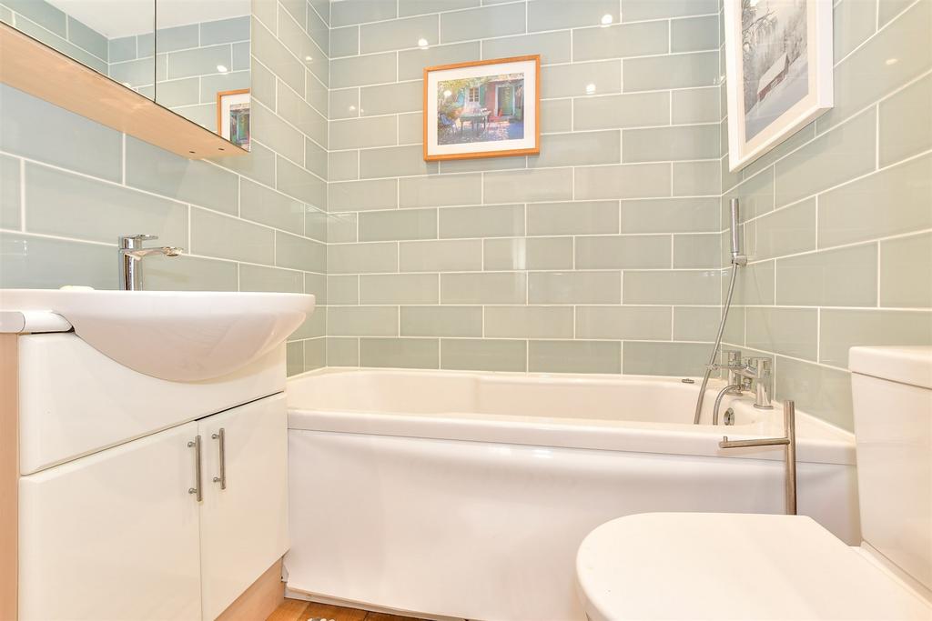 En-Suite Bathroom