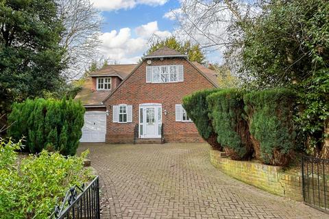 3 bedroom detached house for sale, The Street, Sittingbourne ME9