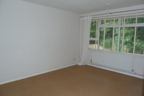3 bedroom flat to rent - Caterham