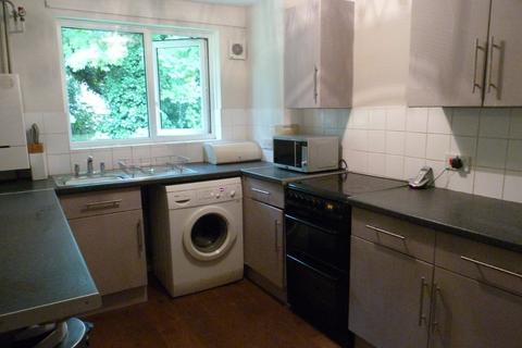 3 bedroom flat to rent, Caterham