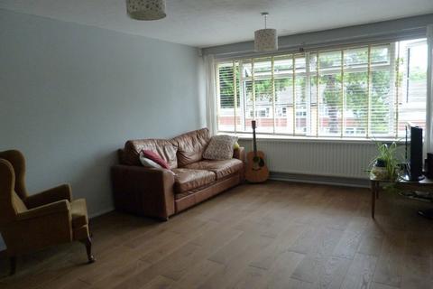 3 bedroom flat to rent, Caterham