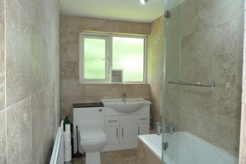 3 bedroom flat to rent, Caterham