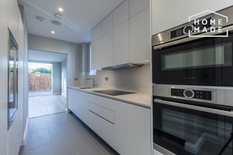 3 bedroom flat to rent, Viney Court, SW4