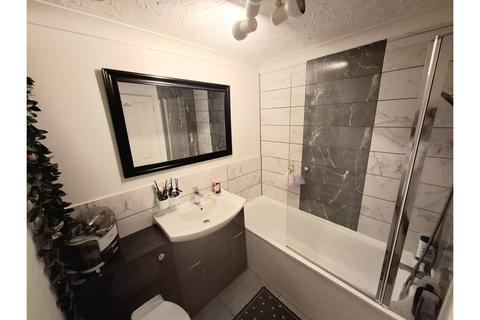 2 bedroom end of terrace house for sale, Rowe Mead, Chippenham, SN15