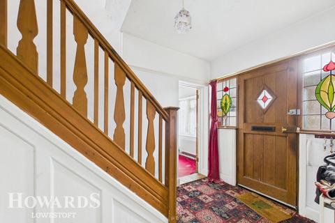 undefined, Oulton Road North, Oulton