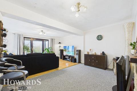 2 bedroom semi-detached bungalow for sale, Blackheath Road, Pakefield