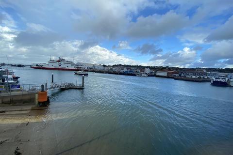 undefined, Medina Road, Cowes