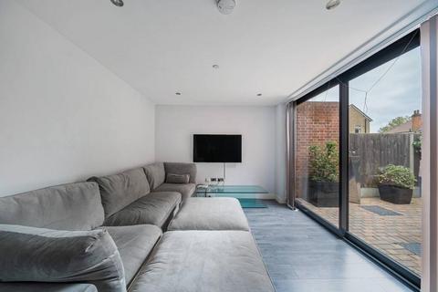 2 bedroom flat to rent, Elm Park, Stanmore, HA7