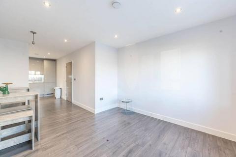 2 bedroom flat to rent, Elm Park, Stanmore, HA7