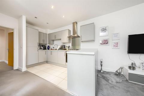 2 bedroom flat for sale, Gateway Court, Bricket Wood, St. Albans