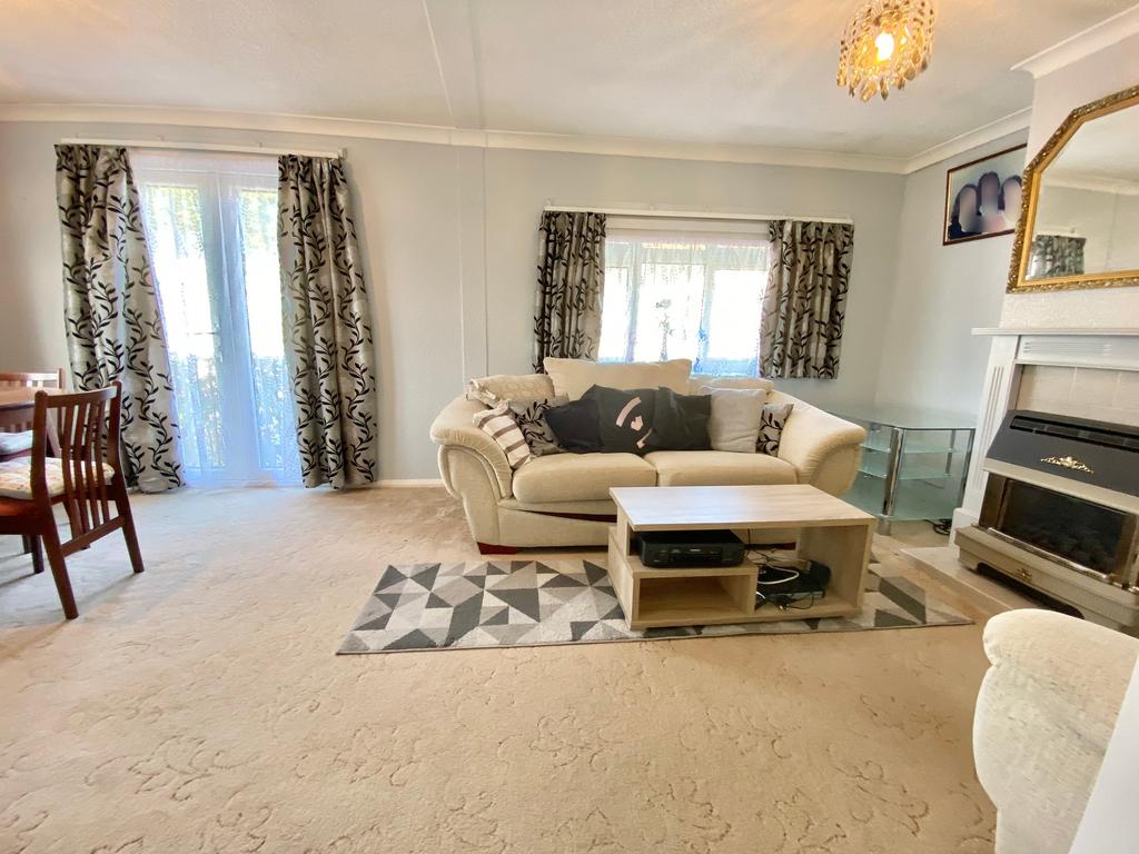 Lounge/Dining Rm