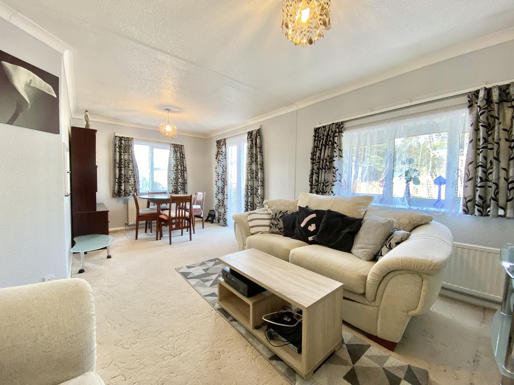 Lounge/Dining Rm