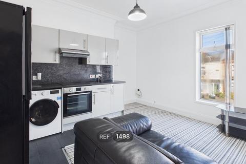1 bedroom apartment to rent, Albert Avenue, HU3 6PF