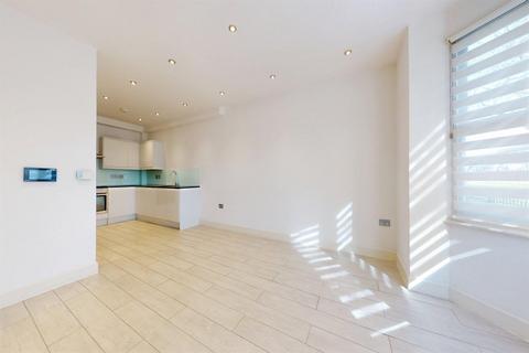 2 bedroom apartment to rent, High Street, Epping, CM16