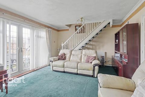 3 bedroom semi-detached house for sale, Venette Close, Rainham