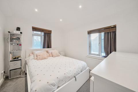 3 bedroom flat for sale, Balvernie Grove, Southfields, London, SW18