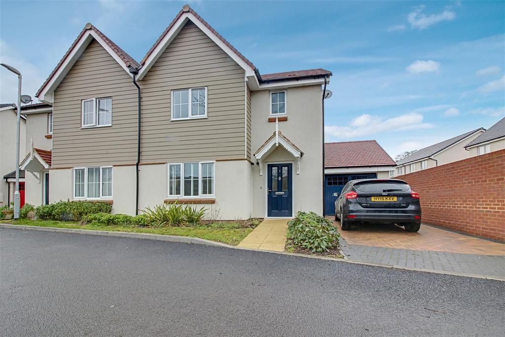Detached house exterior, driveway