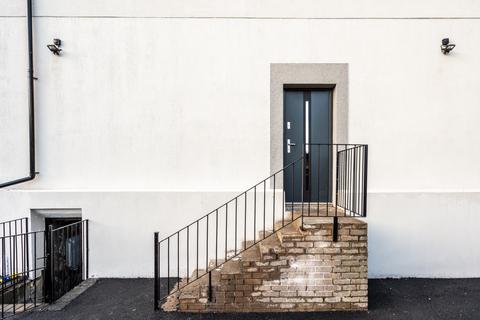 undefined, Liverpool L9