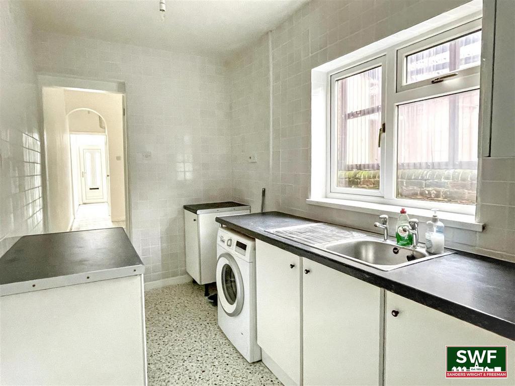 Kitchen1.jpg