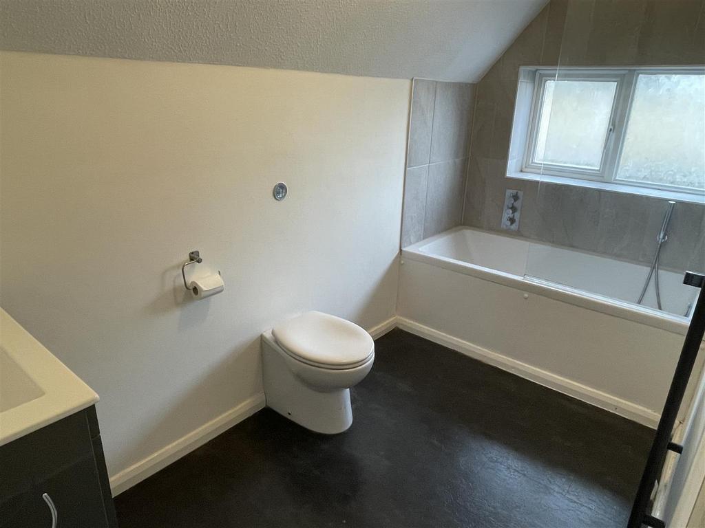 Bathroom.JPG