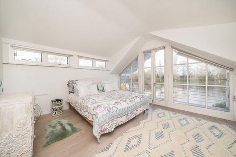 undefined, The Island, Thames Ditton KT7