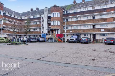3 bedroom apartment for sale, Marian Way, London