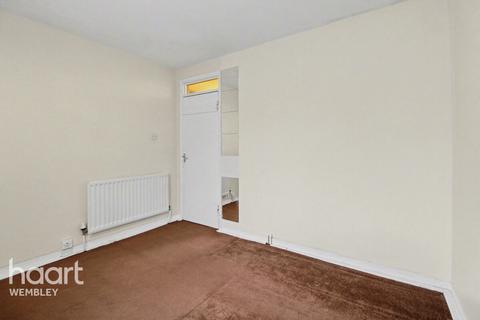 3 bedroom apartment for sale, Marian Way, London