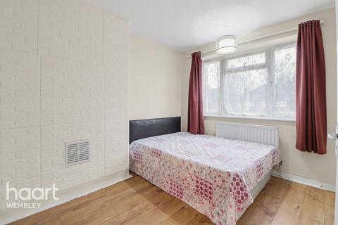 3 bedroom apartment for sale, Marian Way, London