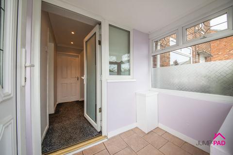 2 bedroom property to rent, Richards Grove, St. Helens, WA9