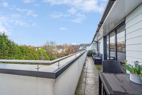 2 bedroom flat for sale, 77 Aldenham Road, Bushey, WD23