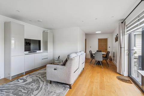 2 bedroom flat for sale, 77 Aldenham Road, Bushey, WD23