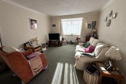 3 bedroom semi-detached house for sale, Benedict Drive, Bedfont