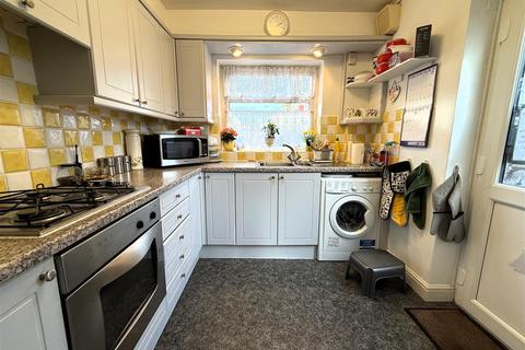 3 bedroom semi-detached house for sale, Benedict Drive, Bedfont
