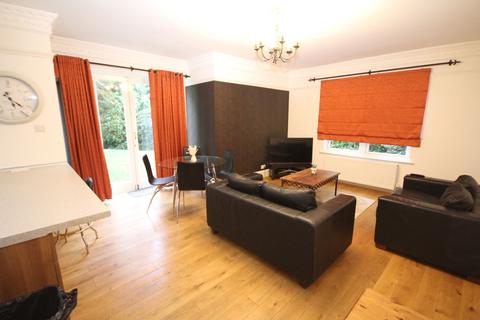 2 bedroom ground floor flat to rent, Roxeth Hill, Harrow, HA2