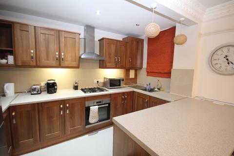 2 bedroom ground floor flat to rent, Roxeth Hill, Harrow, HA2