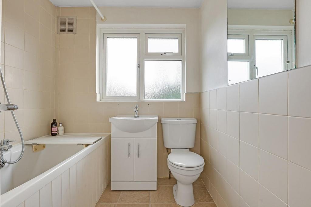08-1075 JHProp World - 7 Longton Grove - 37.jpg