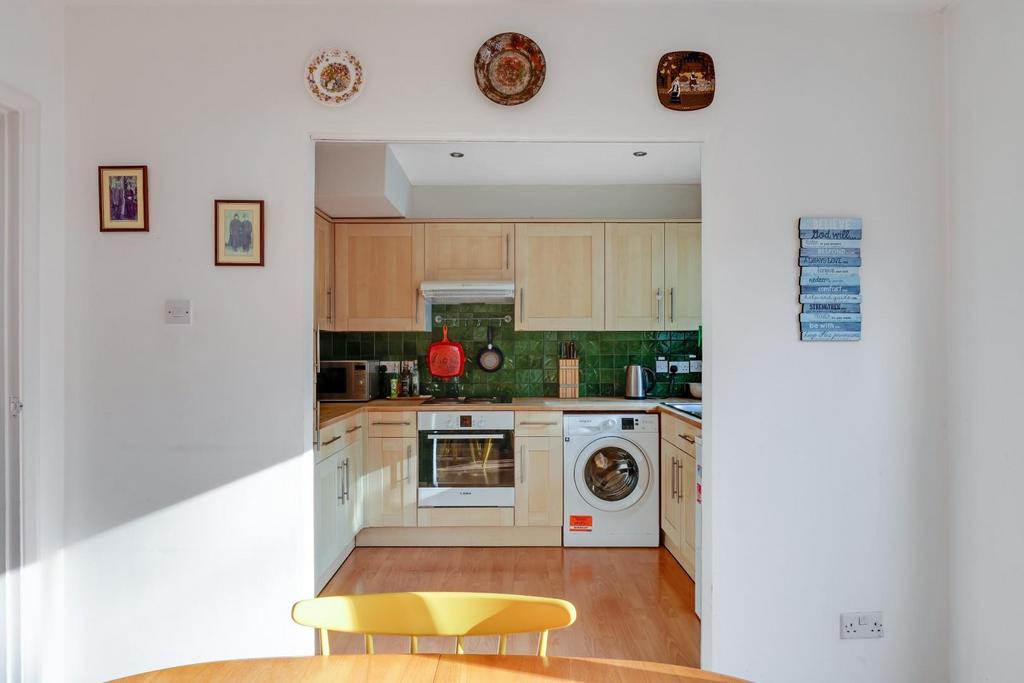 13-995a JHProp World - 7 Longton Grove - 7.jpg