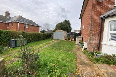 3 bedroom semi-detached house to rent, Oxford Street, Cowes