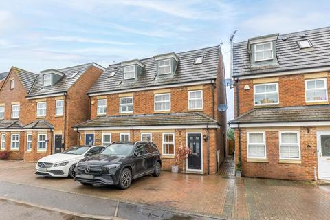 4 bedroom semi-detached house for sale, Stratford Close, Aston Clinton