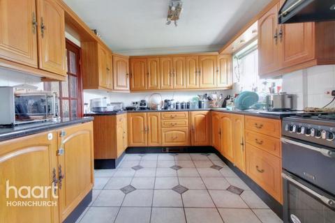 undefined, Kelburn Way, Rainham