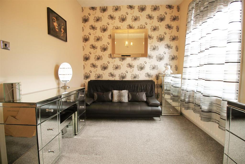 Bedroom.2.jpg