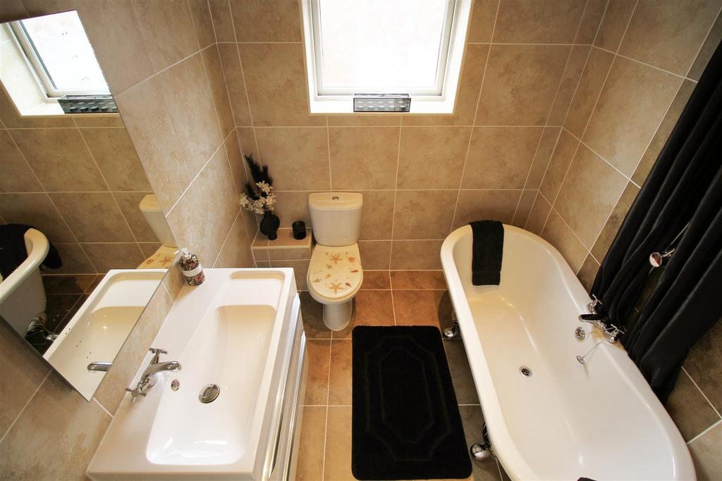 Bathroom..jpg