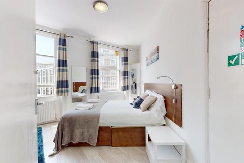 Studio to rent, Knaresborough Place, London SW5