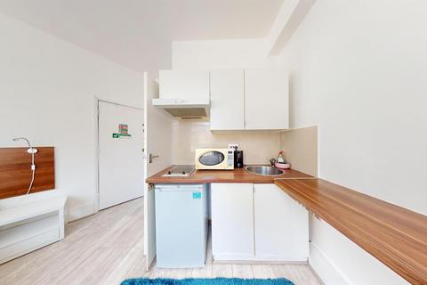 Studio to rent, Knaresborough Place, London SW5