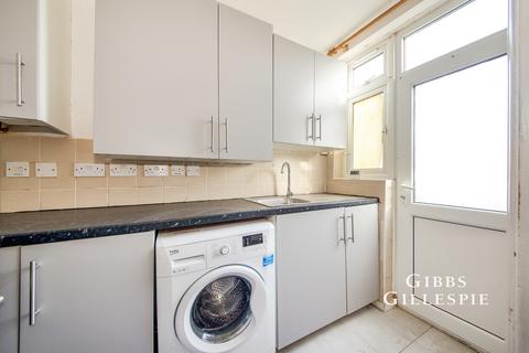 3 bedroom terraced house to rent, Carlyon Road, Wembley, HA0