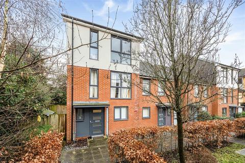Woolhampton Way, Reading