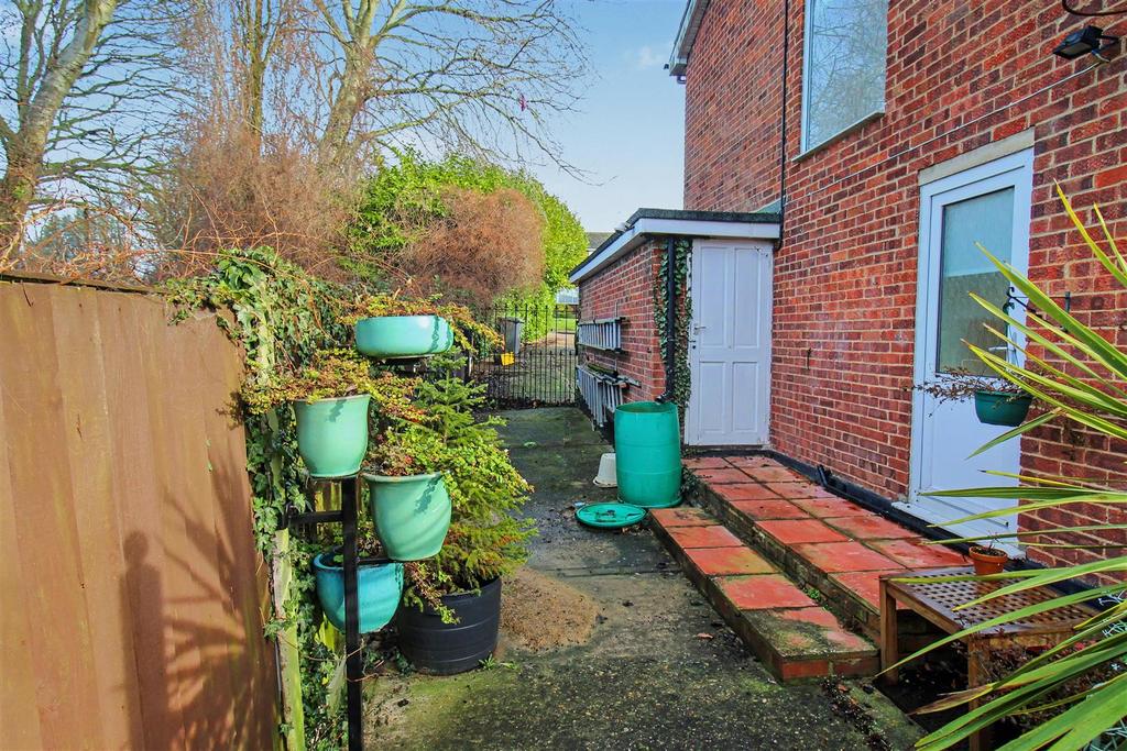 Side Garden.JPG