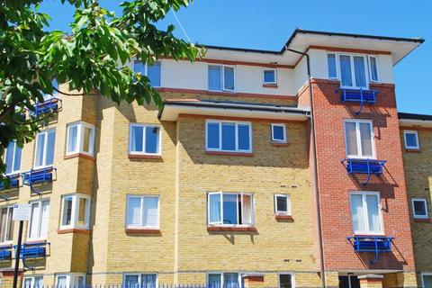 3 bedroom flat to rent, Myddleton Avenue, Finsbury Park
