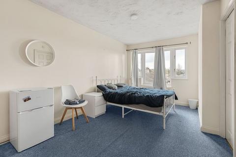undefined, Myddleton Avenue, Finsbury Park