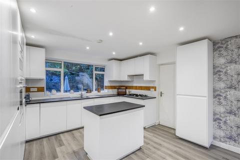4 bedroom bungalow for sale, Cliff End, CR8